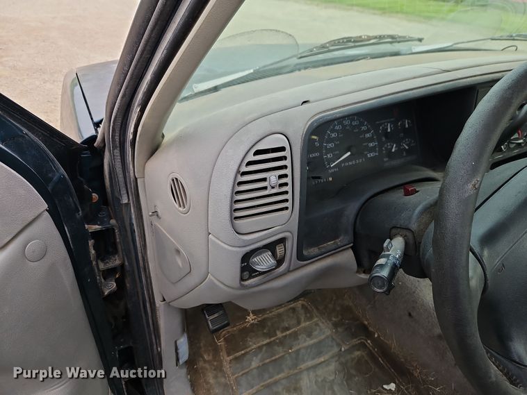 image for item EI8990 1995 Chevrolet C1500 pickup truck