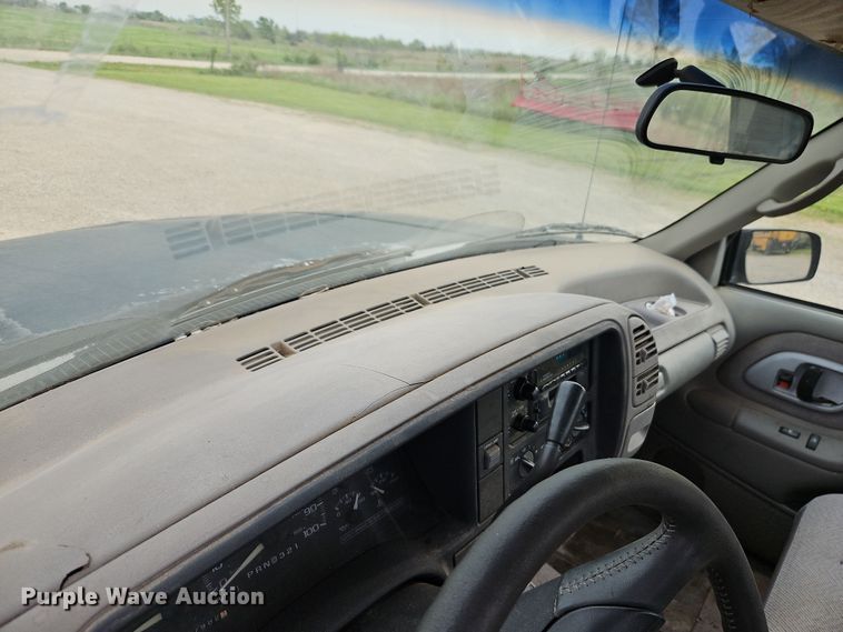 image for item EI8990 1995 Chevrolet C1500 pickup truck