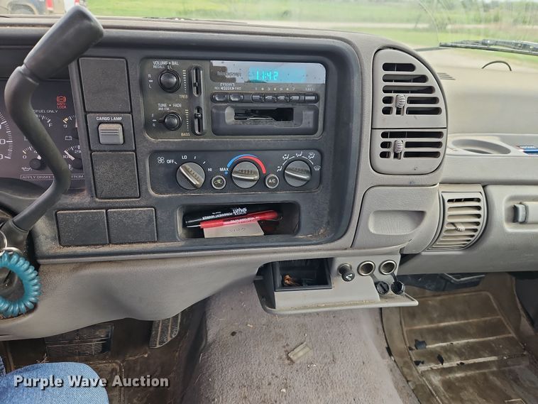 image for item EI8990 1995 Chevrolet C1500 pickup truck