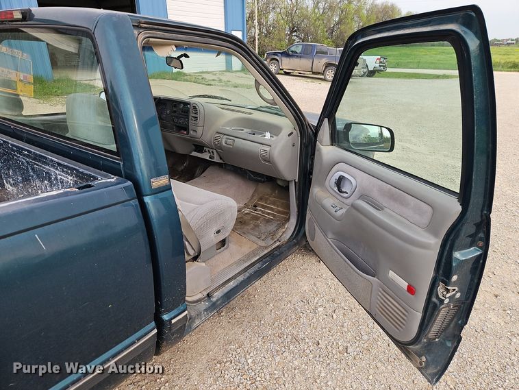 image for item EI8990 1995 Chevrolet C1500 pickup truck