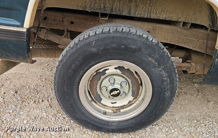 image for item EI8990 1995 Chevrolet C1500 pickup truck