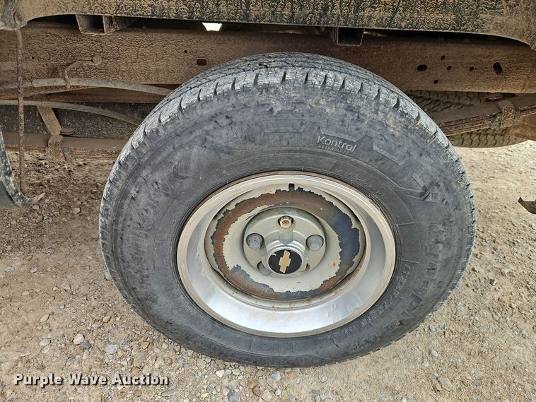 image for item EI8990 1995 Chevrolet C1500 pickup truck