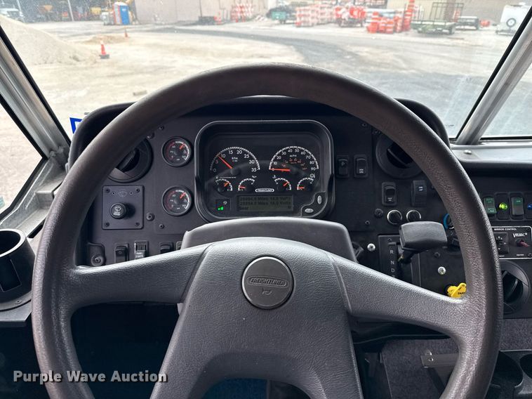 image for item EJ3653 2016 Freightliner MT55 bookmobile truck