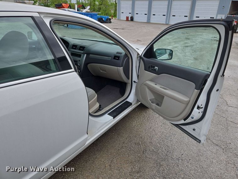 image for item EJ7521 2010 Ford Fusion 