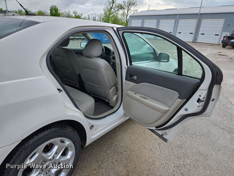 image for item EJ7521 2010 Ford Fusion 
