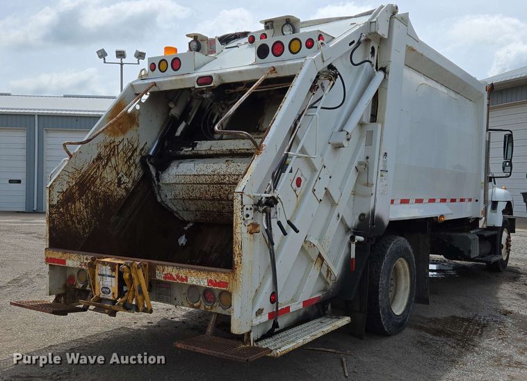 image for item EJ7525 2010 International 7400 WorkStar refuse truck