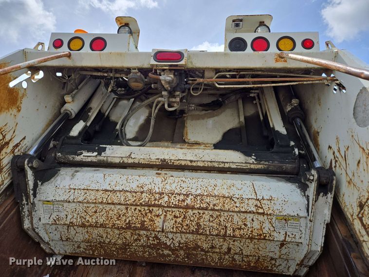 image for item EJ7525 2010 International 7400 WorkStar refuse truck