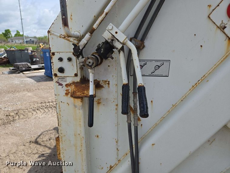 image for item EJ7525 2010 International 7400 WorkStar refuse truck