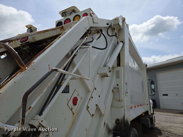 image for item EJ7525 2010 International 7400 WorkStar refuse truck