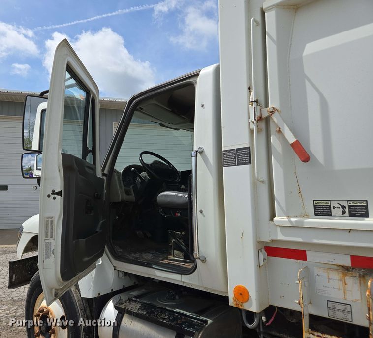 image for item EJ7525 2010 International 7400 WorkStar refuse truck