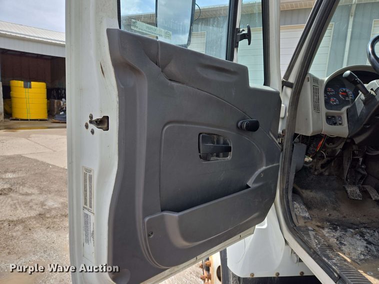 image for item EJ7525 2010 International 7400 WorkStar refuse truck