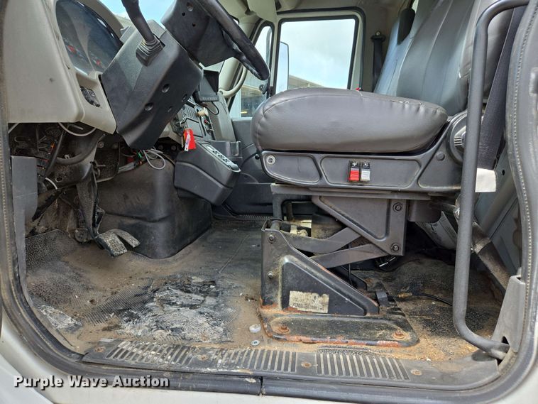 image for item EJ7525 2010 International 7400 WorkStar refuse truck