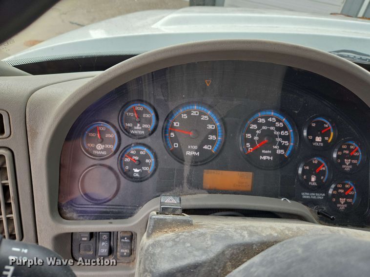 image for item EJ7525 2010 International 7400 WorkStar refuse truck