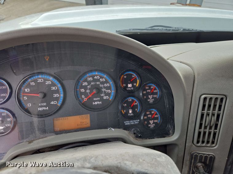 image for item EJ7525 2010 International 7400 WorkStar refuse truck