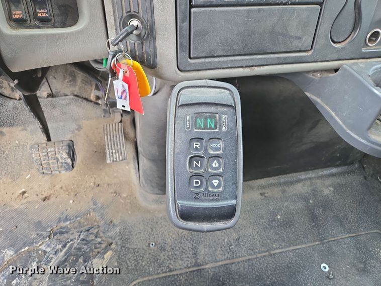 image for item EJ7525 2010 International 7400 WorkStar refuse truck