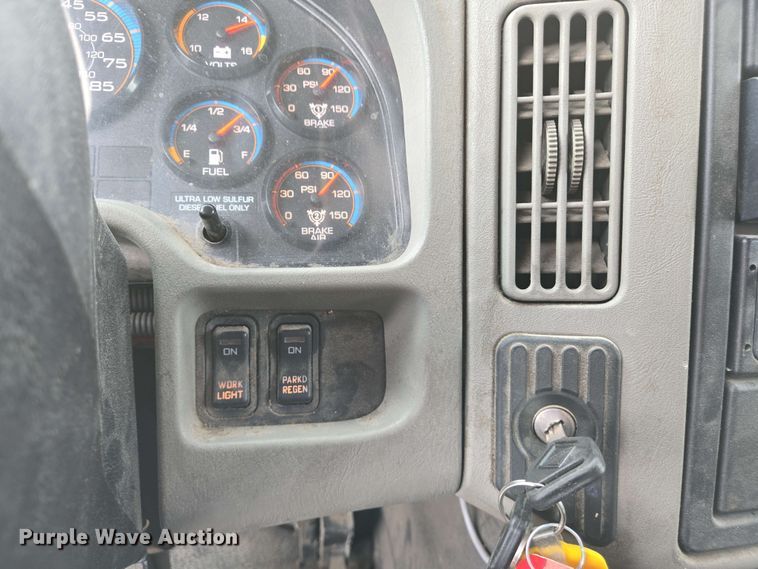 image for item EJ7525 2010 International 7400 WorkStar refuse truck