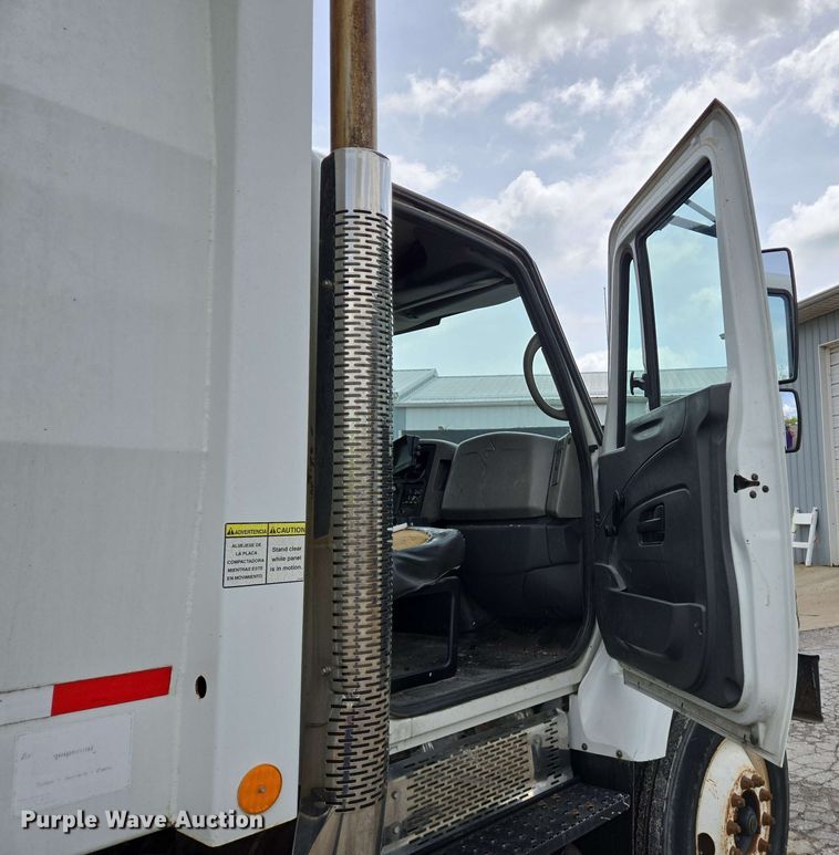 image for item EJ7525 2010 International 7400 WorkStar refuse truck