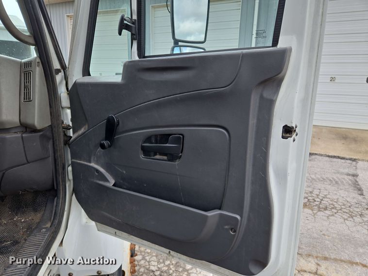 image for item EJ7525 2010 International 7400 WorkStar refuse truck