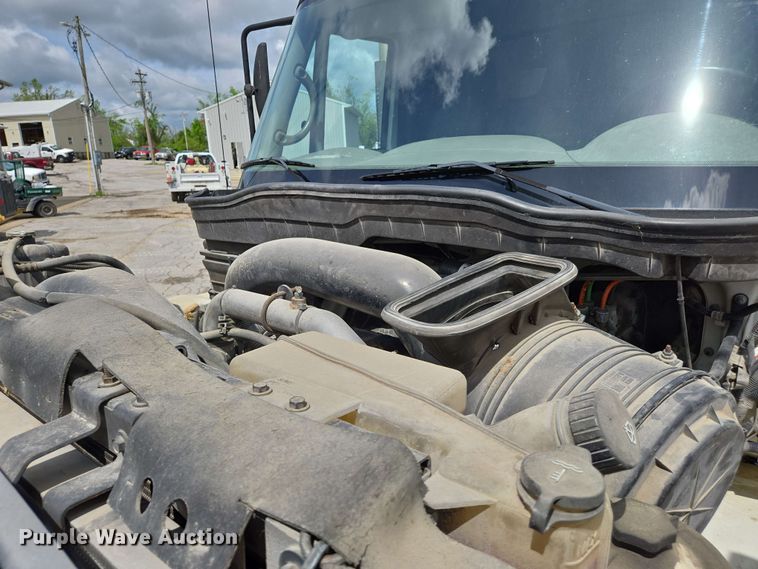 image for item EJ7525 2010 International 7400 WorkStar refuse truck