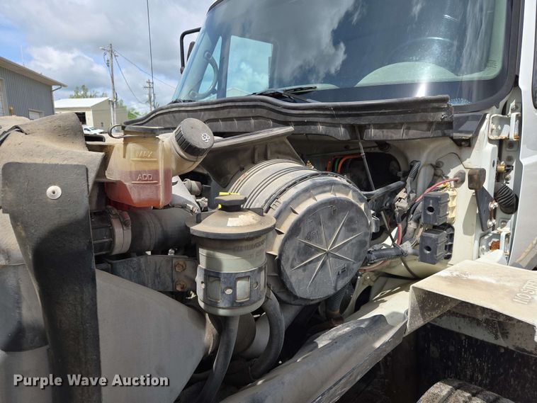 image for item EJ7525 2010 International 7400 WorkStar refuse truck