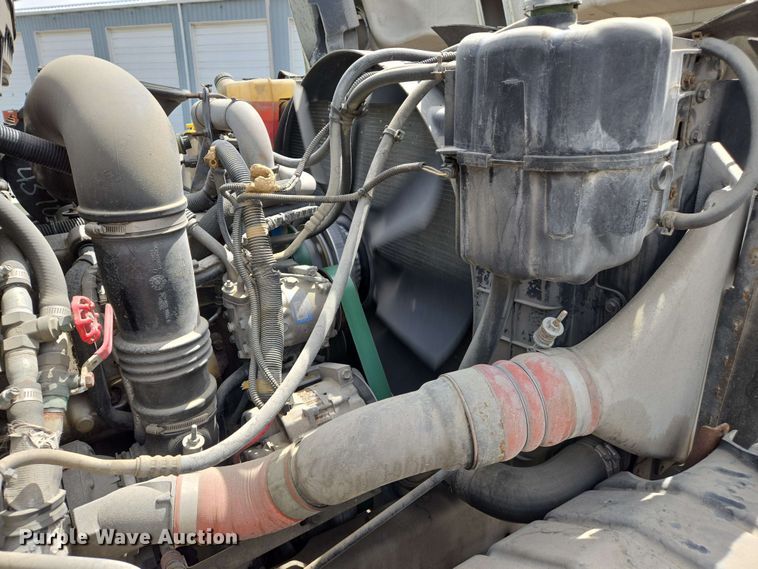 image for item EJ7525 2010 International 7400 WorkStar refuse truck