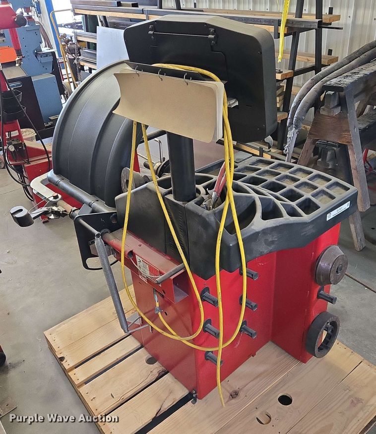 image for item EJ7527 Hunter DSP9200 tire balancer