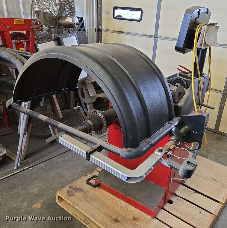 image for item EJ7527 Hunter DSP9200 tire balancer