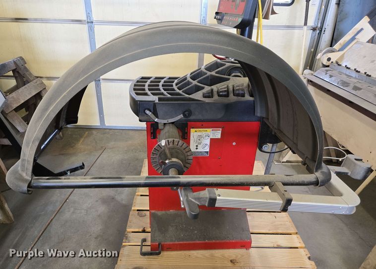 image for item EJ7527 Hunter DSP9200 tire balancer