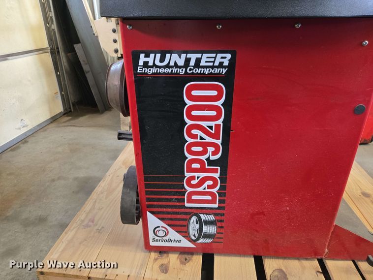 image for item EJ7527 Hunter DSP9200 tire balancer