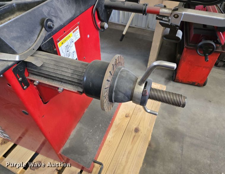 image for item EJ7527 Hunter DSP9200 tire balancer