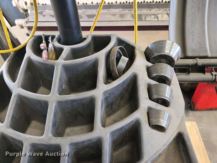 image for item EJ7527 Hunter DSP9200 tire balancer