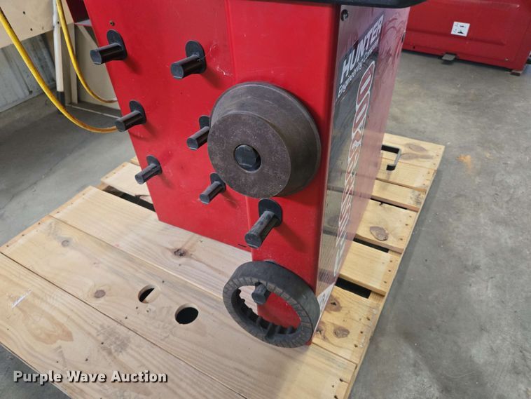 image for item EJ7527 Hunter DSP9200 tire balancer