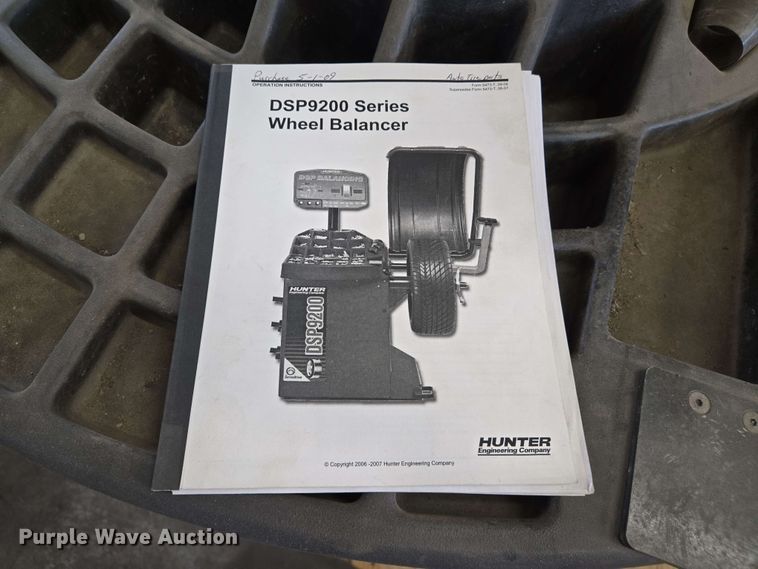 image for item EJ7527 Hunter DSP9200 tire balancer