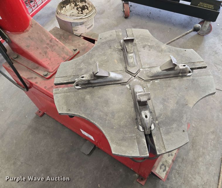 image for item EJ7528 Hunter TCX500 tire machine