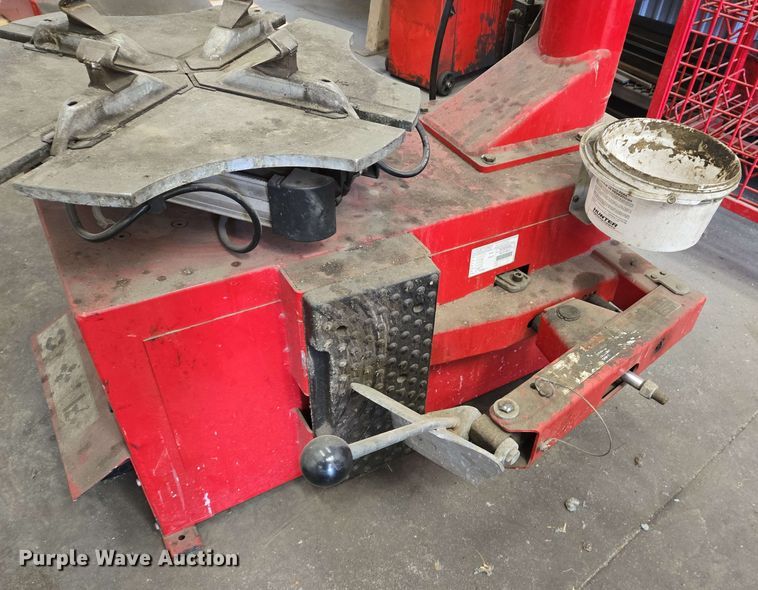 image for item EJ7528 Hunter TCX500 tire machine