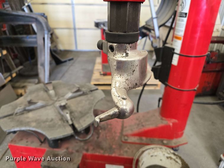 image for item EJ7528 Hunter TCX500 tire machine