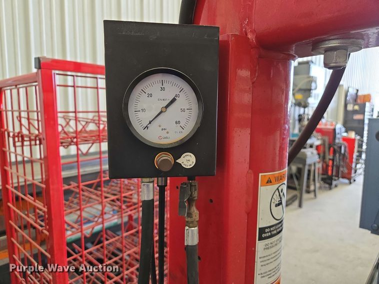 image for item EJ7528 Hunter TCX500 tire machine