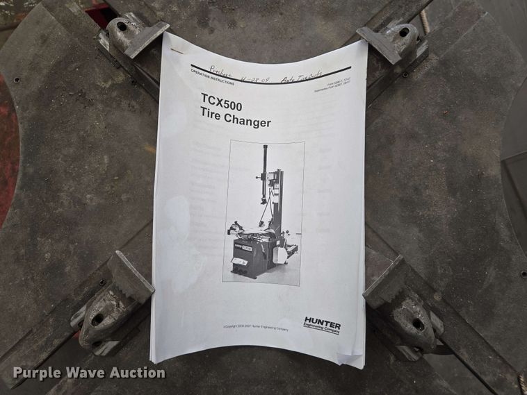 image for item EJ7528 Hunter TCX500 tire machine