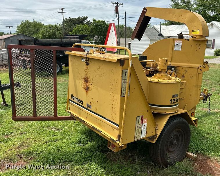 image for item EJ8697 1989 Vermeer 1250 wood chipper