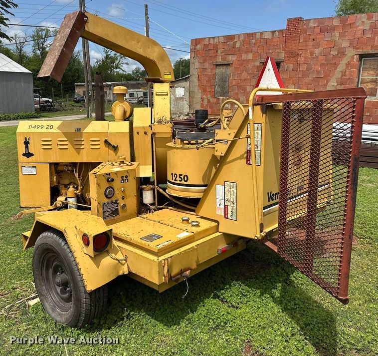 image for item EJ8697 1989 Vermeer 1250 wood chipper