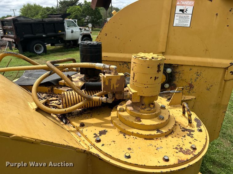 image for item EJ8697 1989 Vermeer 1250 wood chipper
