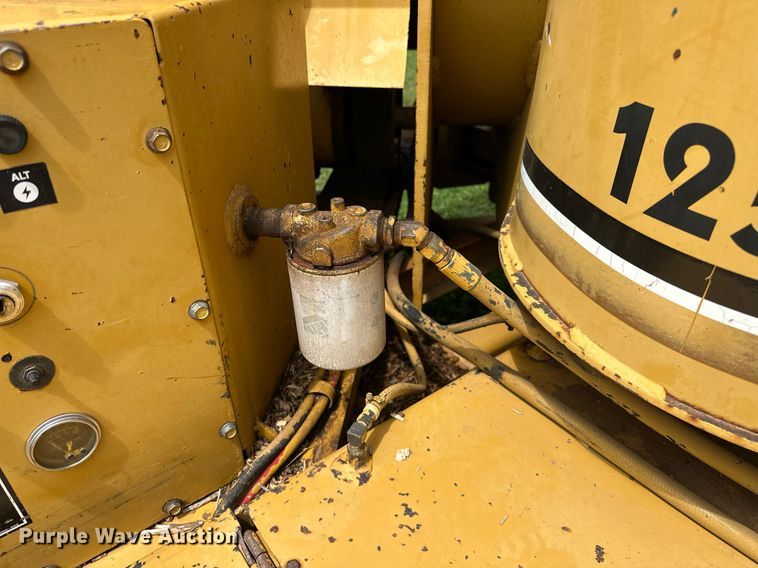 image for item EJ8697 1989 Vermeer 1250 wood chipper