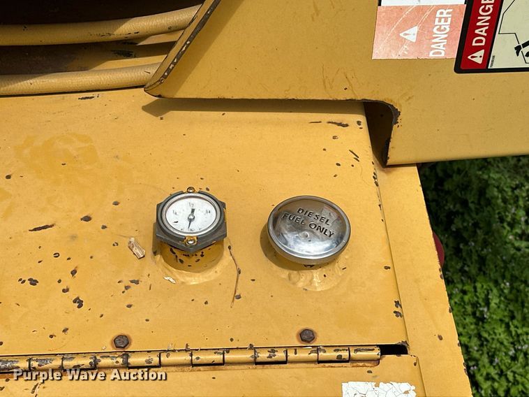 image for item EJ8697 1989 Vermeer 1250 wood chipper