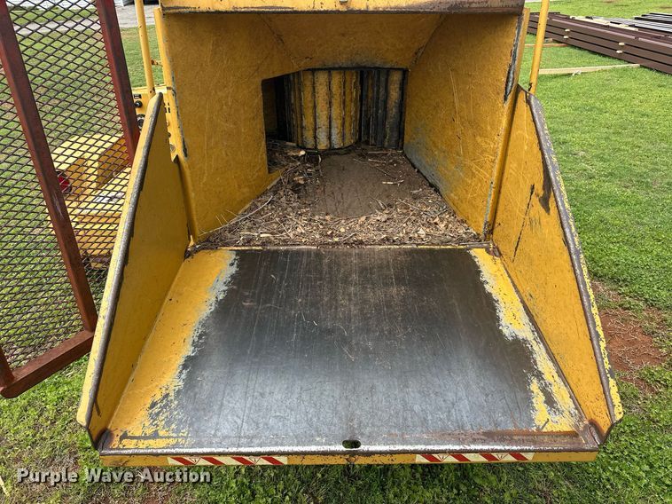 image for item EJ8697 1989 Vermeer 1250 wood chipper