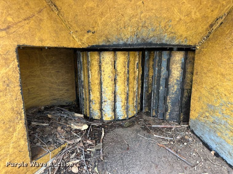 image for item EJ8697 1989 Vermeer 1250 wood chipper