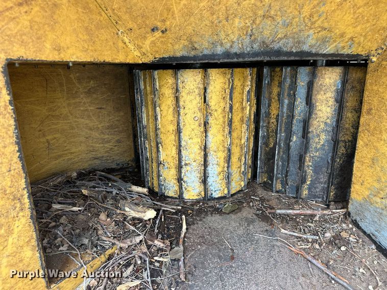 image for item EJ8697 1989 Vermeer 1250 wood chipper