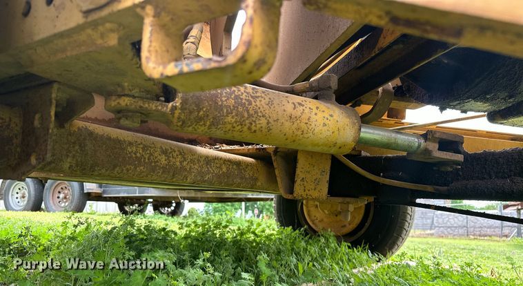 image for item EJ8697 1989 Vermeer 1250 wood chipper