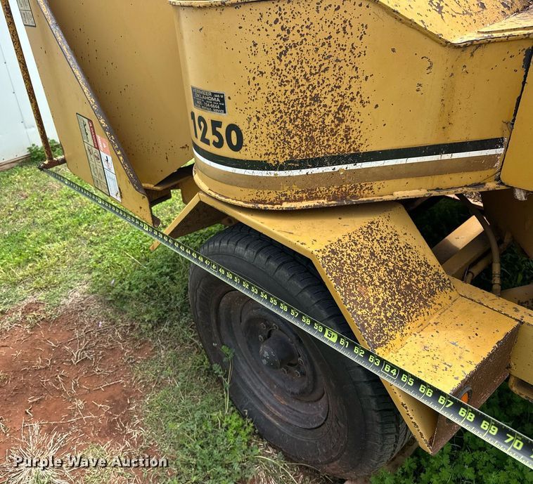 image for item EJ8697 1989 Vermeer 1250 wood chipper