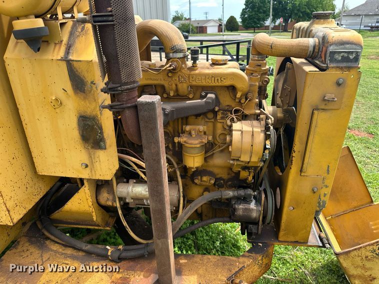 image for item EJ8697 1989 Vermeer 1250 wood chipper