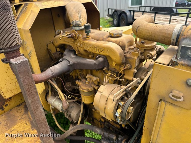 image for item EJ8697 1989 Vermeer 1250 wood chipper